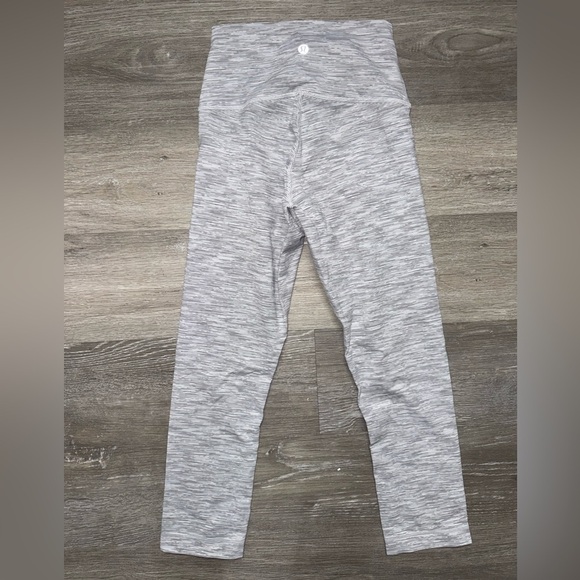 Lululemon Wunder Under Crop (Hi-Rise) (21 1/2") size 4 - Picture 9 of 11